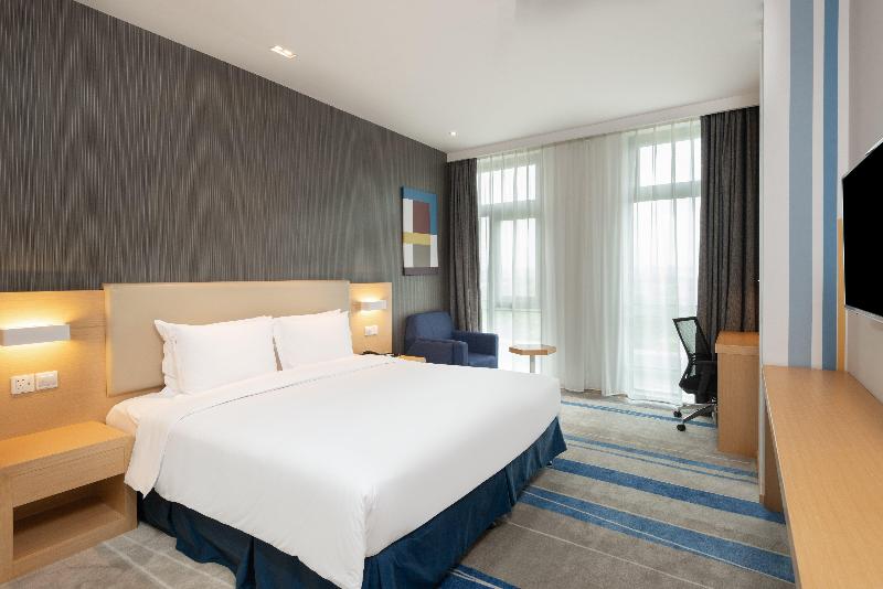 חדר משפחתי, Serenity Lakeside Resort