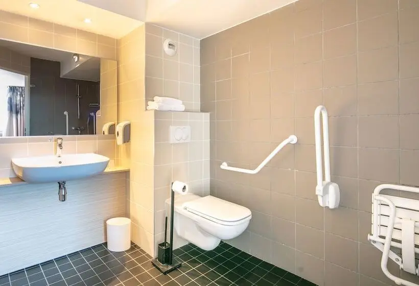身障者適用スタンダードルーム, B&b Hotel Lyon Aéroport Saint Quentin Fallavier