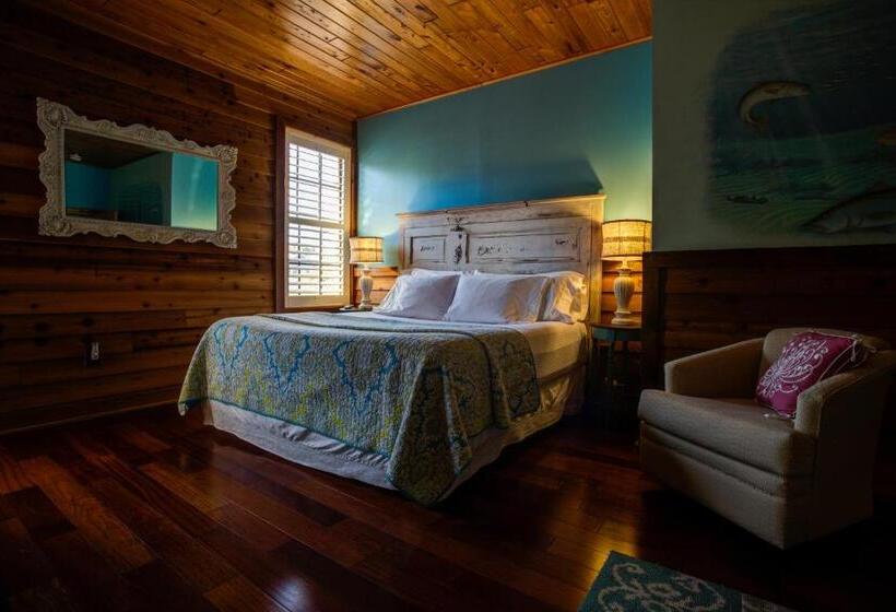 מיטת קינג בסוויטה, Jensen Beach Inn