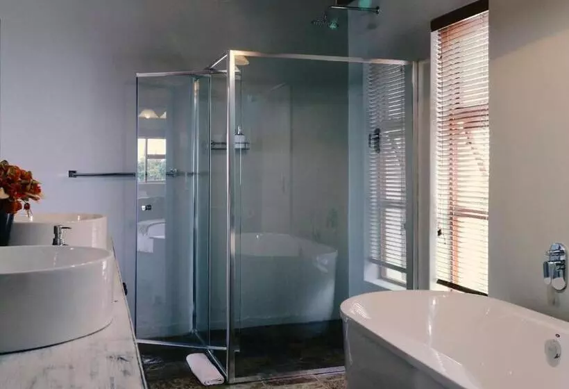 Deluxe Suite King Bed, Sea Whisper Guest House