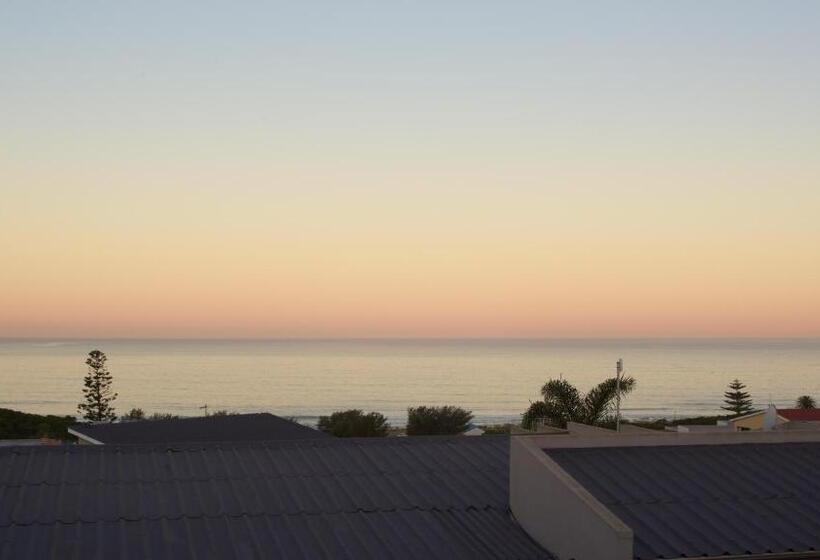 חדר דחוקס עם מיטת קינג, Sea Whisper Guest House