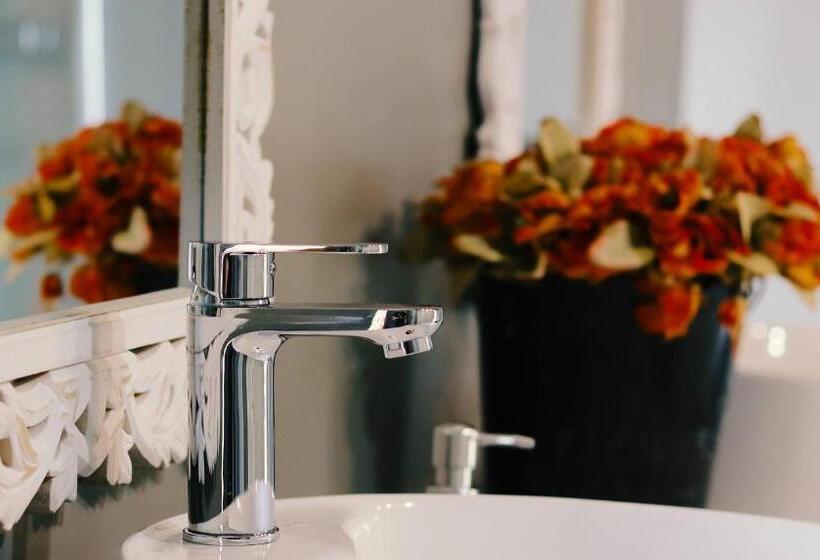 סוויטה דלוקס, Sea Whisper Guest House