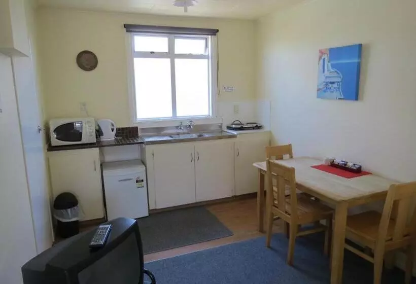 Standard-studio, Camellia Court Family Motel