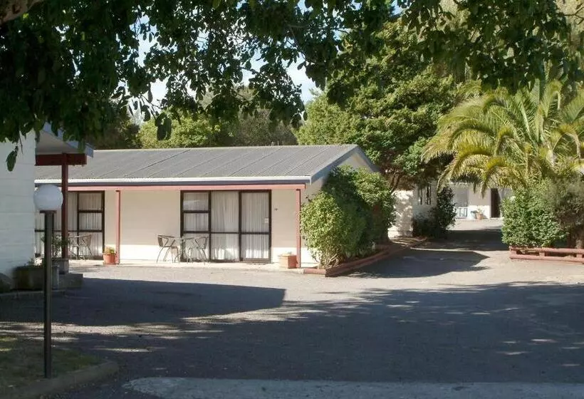 Standard-studio, Camellia Court Family Motel