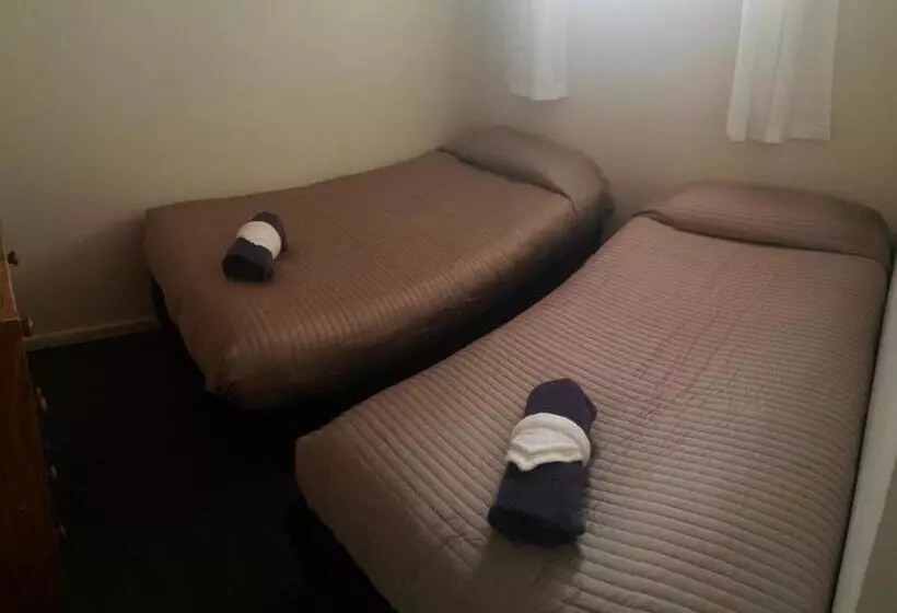 Huoneisto 2 Makuuhuonetta, Camellia Court Family Motel