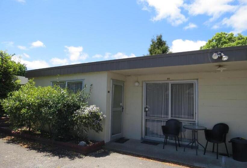 דירת שני חדרים, Camellia Court Family Motel