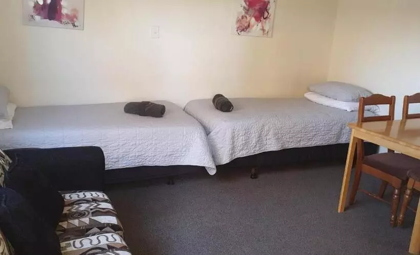 Huoneisto 2 Makuuhuonetta, Camellia Court Family Motel