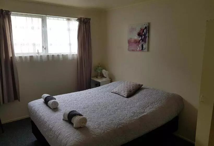 Huoneisto 2 Makuuhuonetta, Camellia Court Family Motel