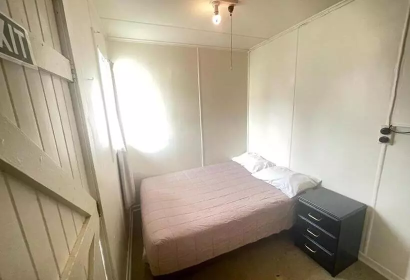 Economy-huone, Camellia Court Family Motel