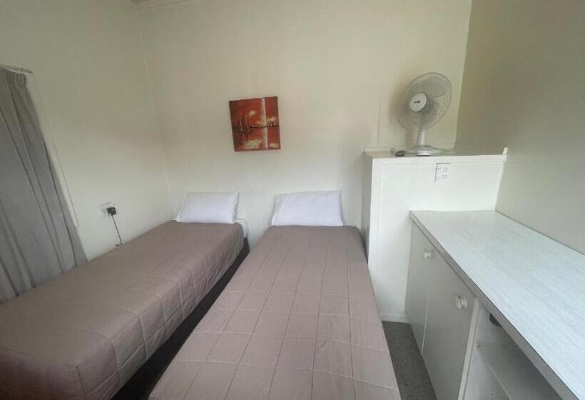 חדר אקונומי, Camellia Court Family Motel