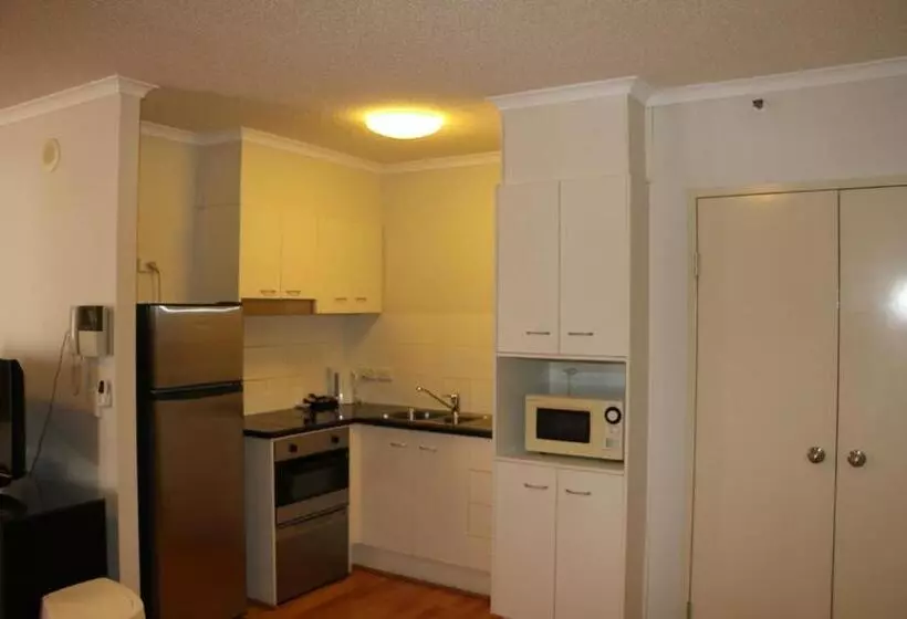 スタンダードスタジオ, Frisco Apartments