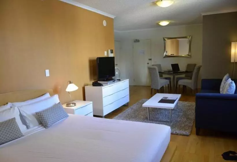 スタンダードスタジオ, Frisco Apartments
