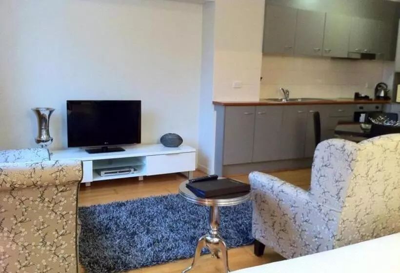 スタンダードスタジオ, Frisco Apartments