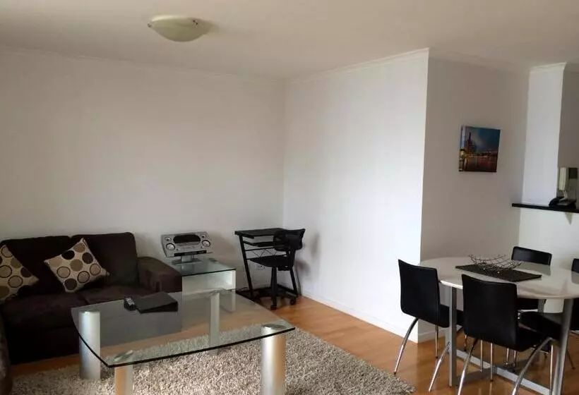 バルコニー付２ベッドルームアパートメント, Frisco Apartments