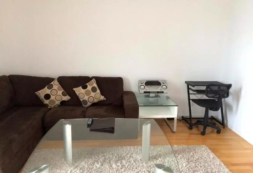 バルコニー付２ベッドルームアパートメント, Frisco Apartments