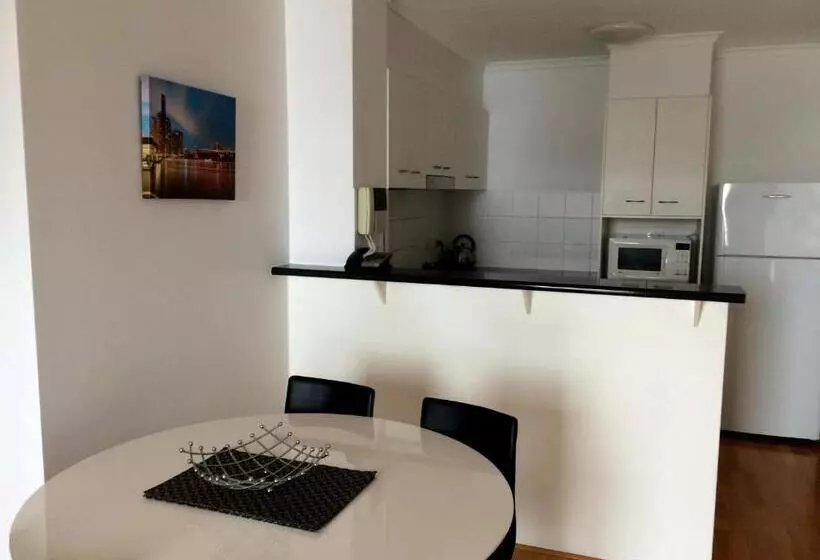 バルコニー付２ベッドルームアパートメント, Frisco Apartments