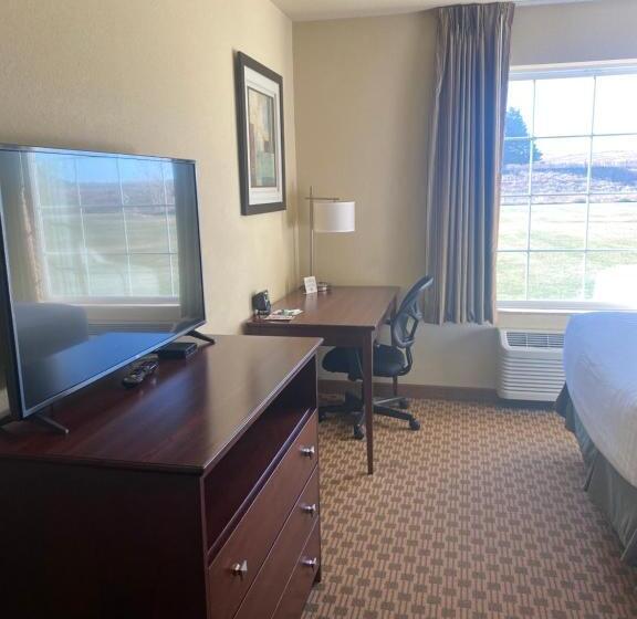 غرفة قياسية سرير كينج, Cobblestone Hotel & Suites   Broken Bow