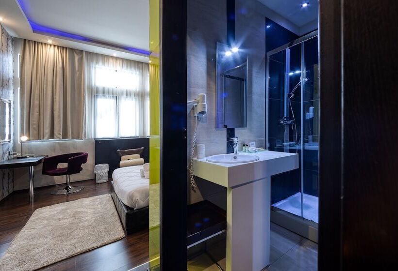 스탠다드 트리플 룸, Gallery Art