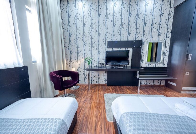 스탠다드 트리플 룸, Gallery Art