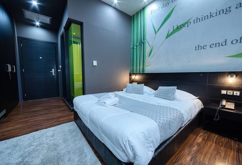 스탠다드 트리플 룸, Gallery Art