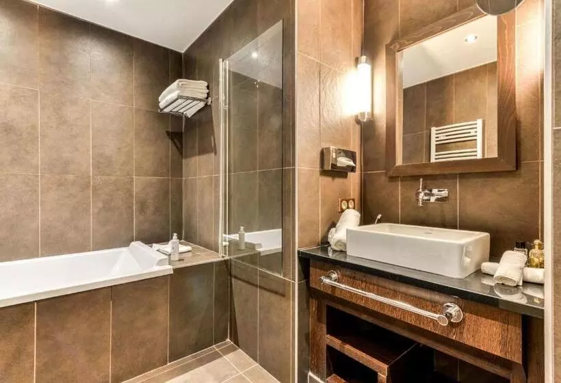 キングサイズベッドのデラックスルーム, Zenitude Hotel La Valadiere, Ascend Hotel Collection