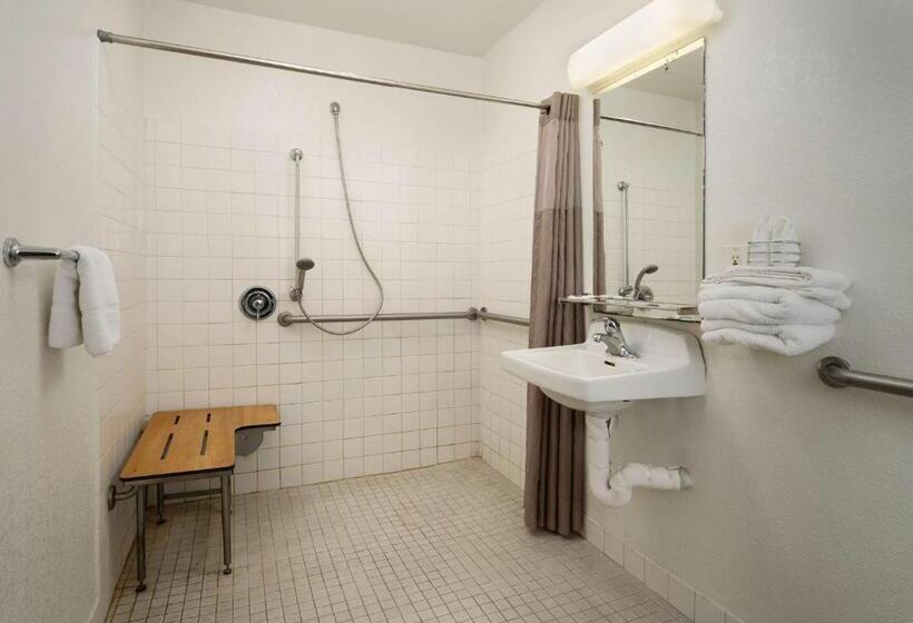 장애인을 위한 스탠다드 룸, Motel 6 Camarillo, Ca