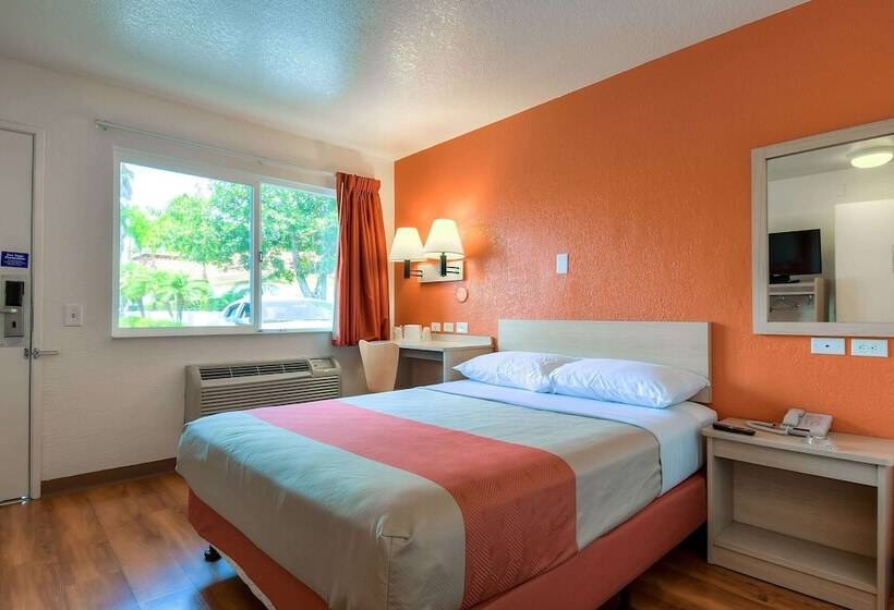 Номер Deluxe, Motel 6 Westminster, Ca   South   Long Beach Area