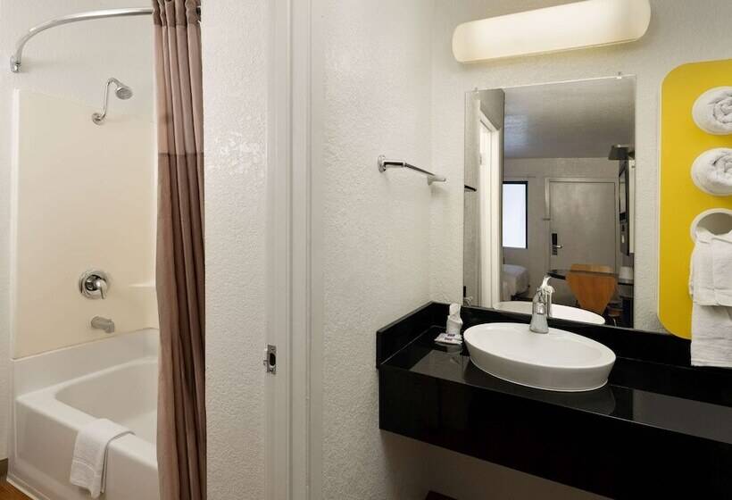 스탠다드 룸 더블 침대 2개, Motel 6 Camarillo, Ca