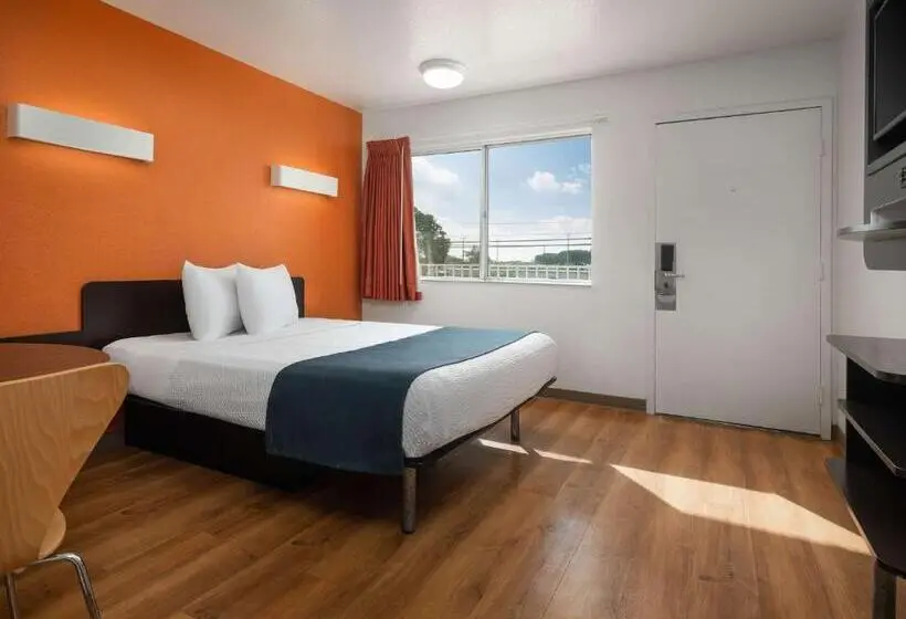 身障者適用スタンダードルーム, Motel 6carpinteria, Ca  Santa Barbara  North