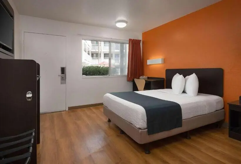 身障者適用スタンダードルーム, Motel 6carpinteria, Ca  Santa Barbara  North