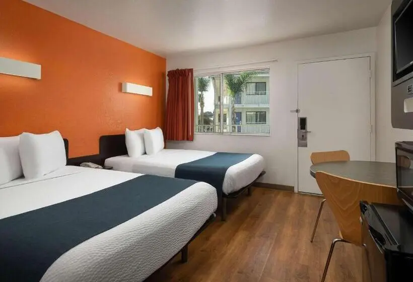 デラックスの４人部屋, Motel 6carpinteria, Ca  Santa Barbara  North