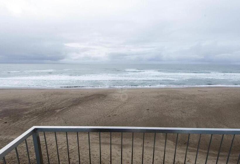 Номер Стандарт с Балконом, Sandcastle Beachfront