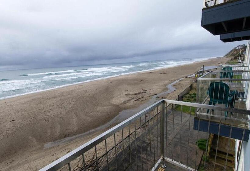 Номер Стандарт с Балконом, Sandcastle Beachfront