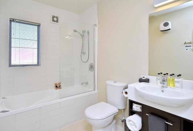 جناح مزود بجاكوزى, The Riverstone