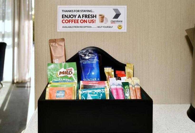 جناح مزود بجاكوزى, The Riverstone