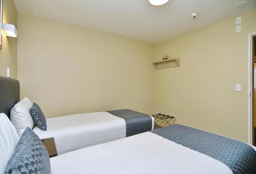 جناح مزود بجاكوزى, The Riverstone