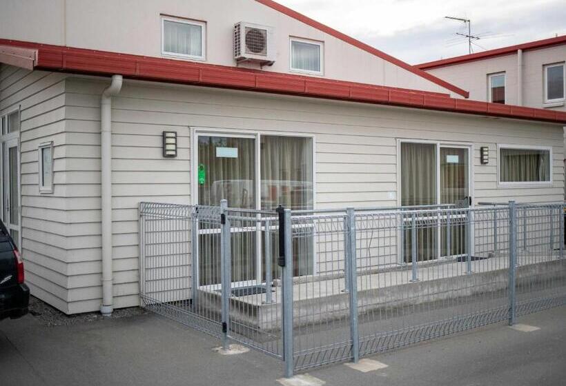 شقة 4 غرف, The Riverstone