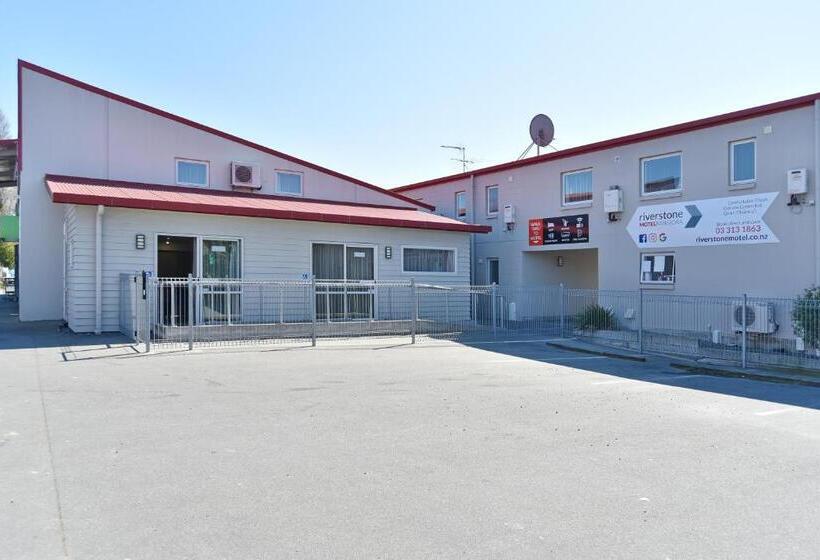 شقة 4 غرف, The Riverstone