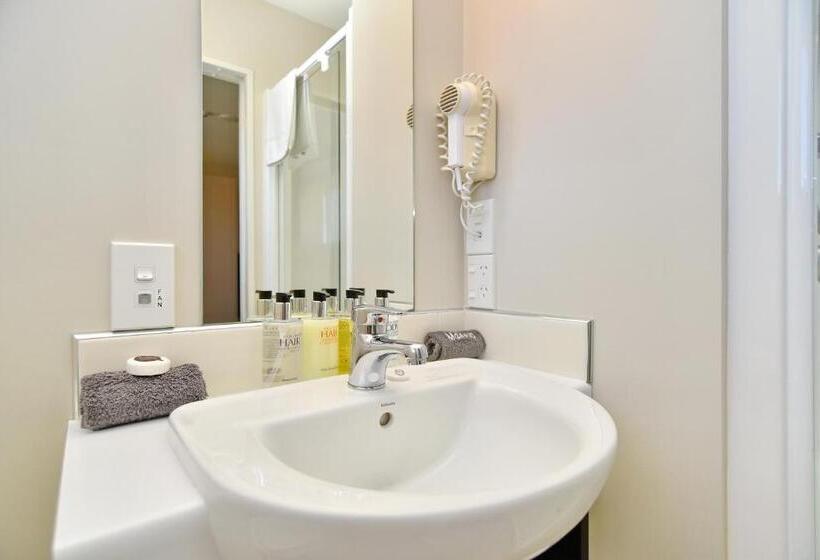 شقة 4 غرف, The Riverstone