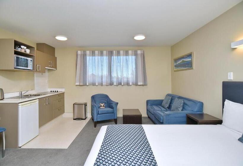 جناح مزود بجاكوزى, The Riverstone