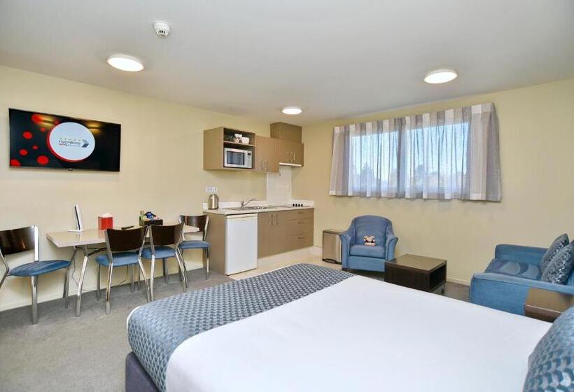 جناح مزود بجاكوزى, The Riverstone