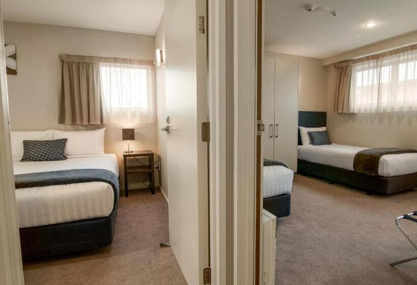 شقة 4 غرف, The Riverstone