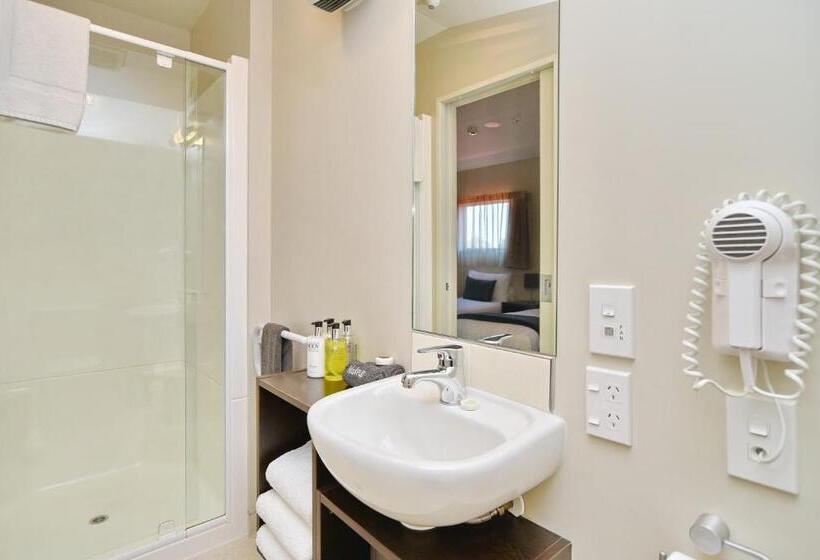 شقة 4 غرف, The Riverstone