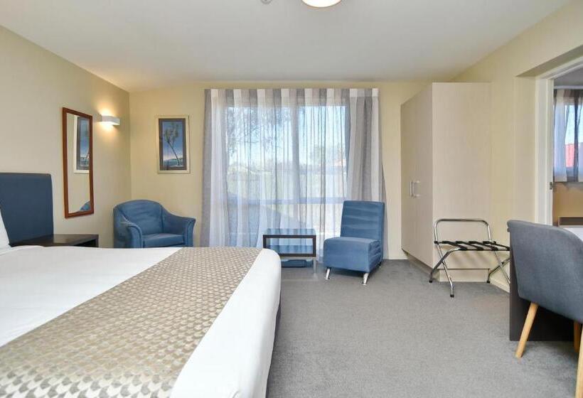 جناح لذوى الاحتياجات الخاصة, The Riverstone