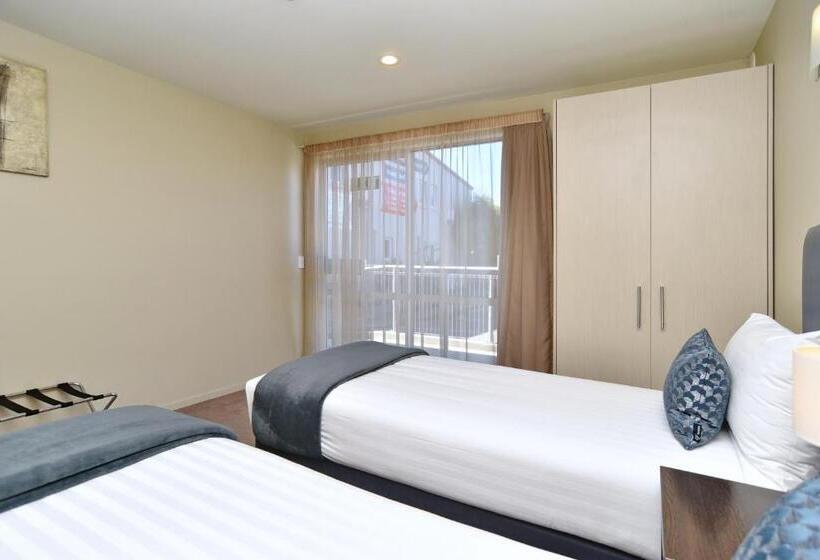 شقة 4 غرف, The Riverstone