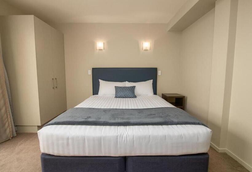 شقة 4 غرف, The Riverstone