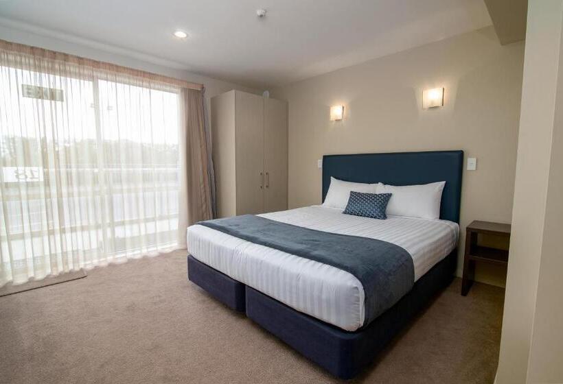 شقة 4 غرف, The Riverstone