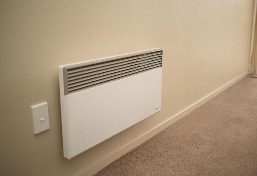 شقة 4 غرف, The Riverstone