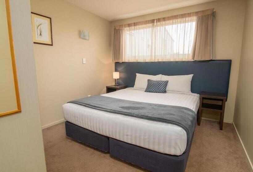 شقة 4 غرف, The Riverstone