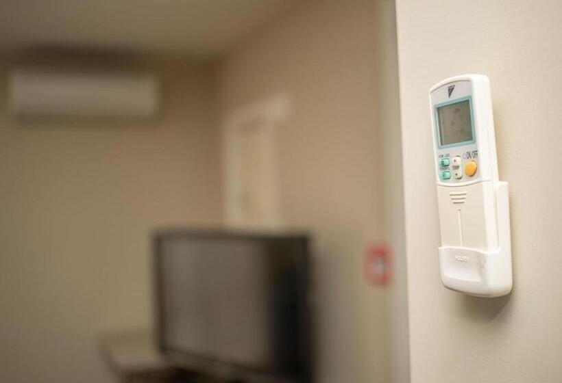 شقة 4 غرف, The Riverstone